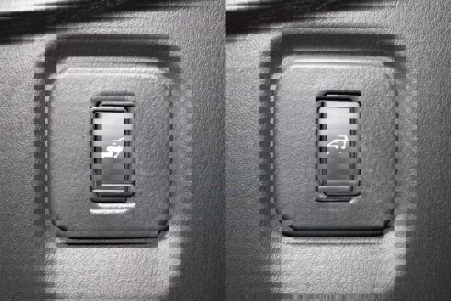 Used 2018 Nissan Pathfinder SL w/ Midnight Edition Package image 25