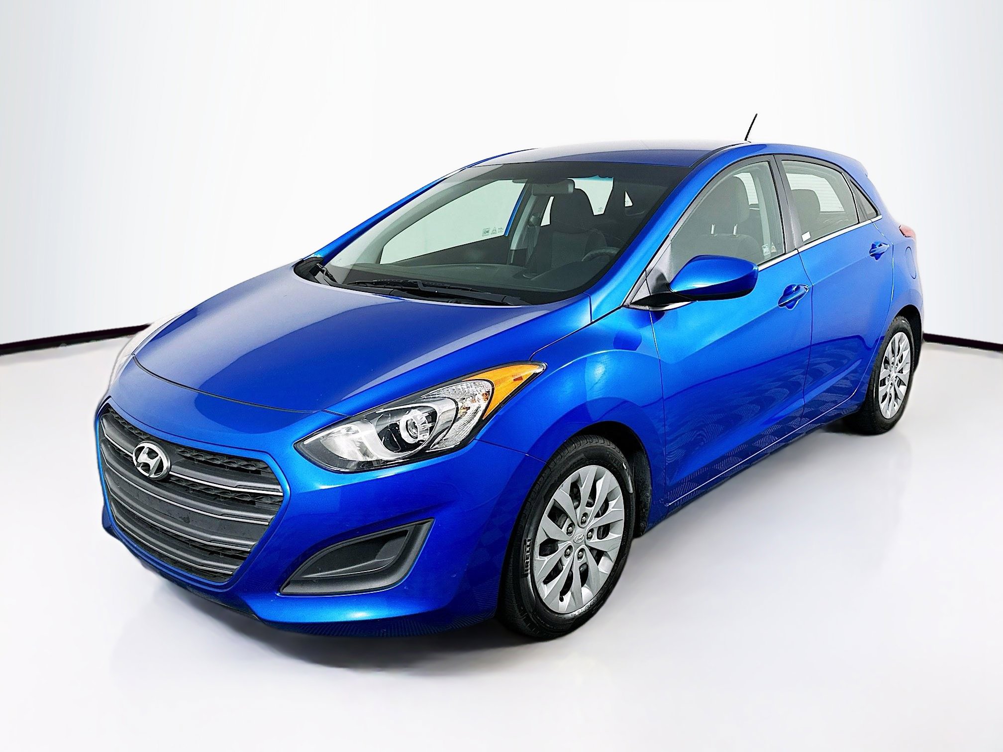 Used 2017 Hyundai Elantra GT FWD image 3