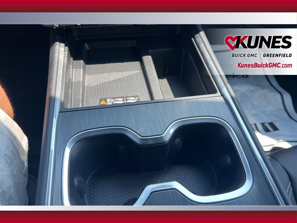 New 2025 GMC Acadia Elevation w/ Elevation Premium Package FWD image 32