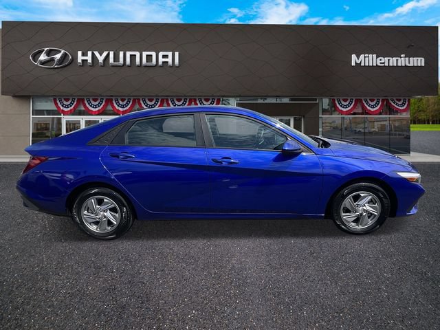 Certified 2025 Hyundai Elantra SE FWD image 4