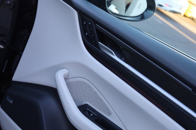 Used 2025 Porsche Macan 4 Electric AWD/4WD image 45