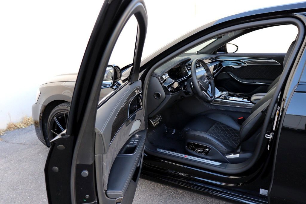 Used 2023 Audi S8 AWD/4WD image 2