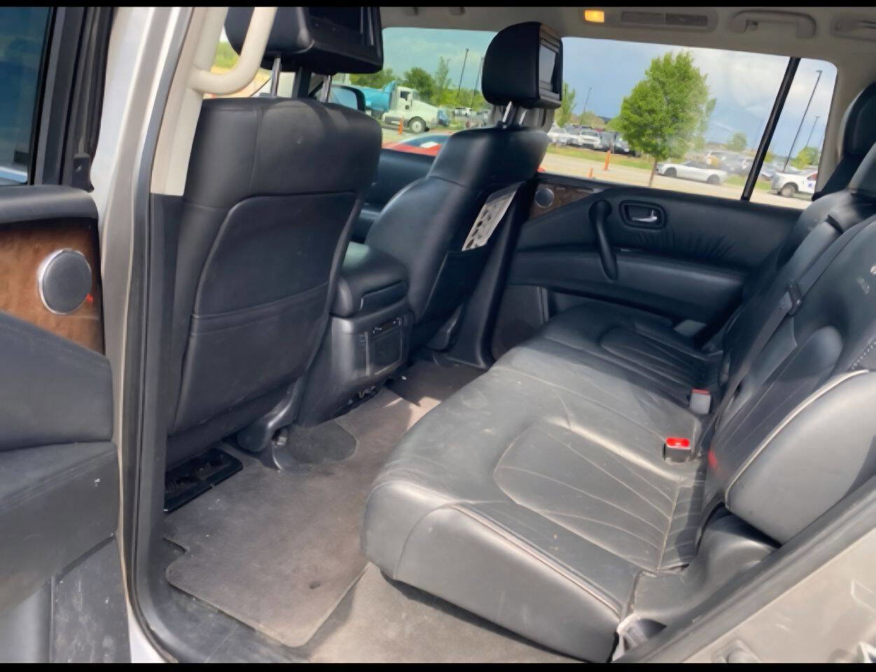 Used 2014 INFINITI QX80 4WD w/ Deluxe Touring Package image 16