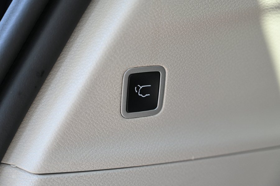 Used 2023 Chrysler Pacifica Touring-L FWD image 21