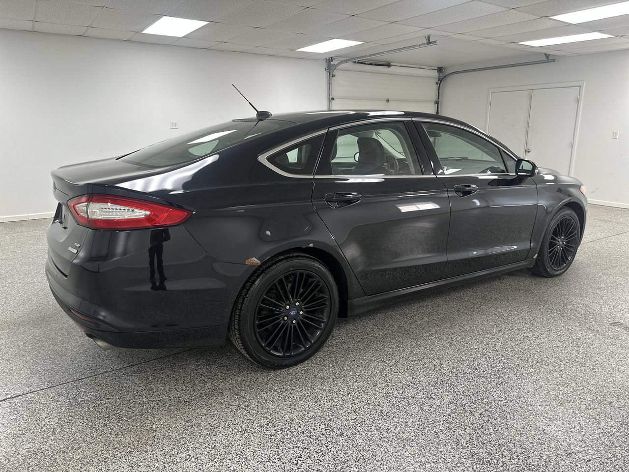 Used 2016 Ford Fusion SE w/ Equipment Group 202A FWD image 8