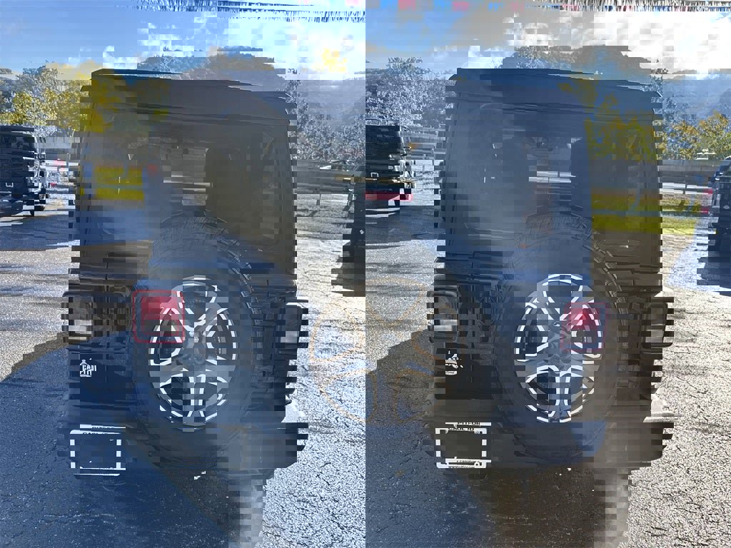 Used 2022 Jeep Wrangler Sport S image 5