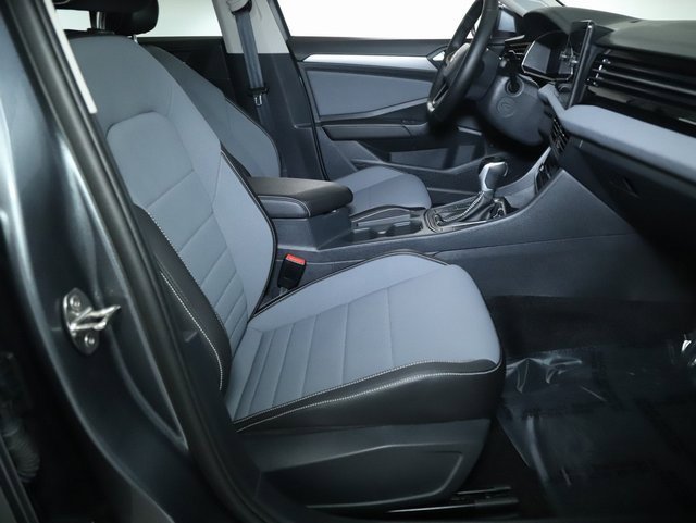 Used 2025 Volkswagen Jetta SE w/ Black Wheel Package image 33