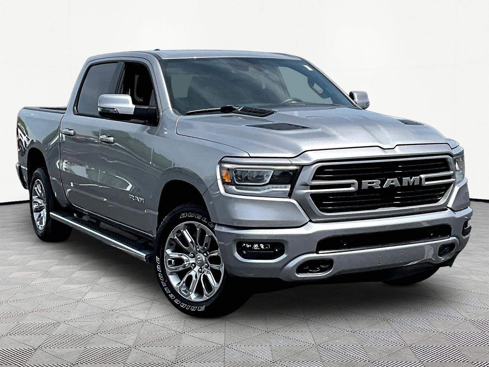 Used 2023 RAM 1500 Laramie AWD/4WD image 3