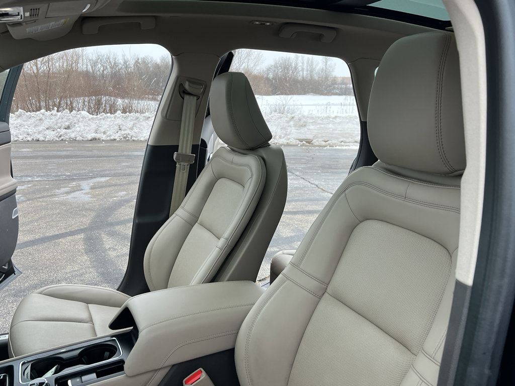 Used 2023 Lincoln Corsair Reserve w/ Equipment Group 202A image 17