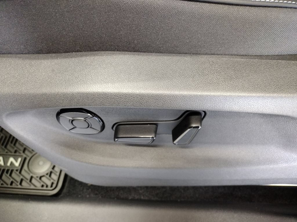New 2026 Volkswagen Tiguan SE AWD/4WD image 21