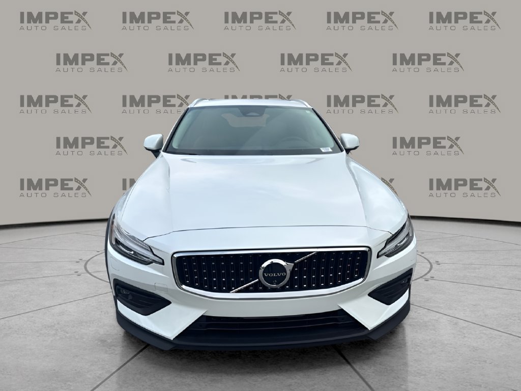 Used 2025 Volvo V60 B5 Cross Country Ultra AWD/4WD image 8