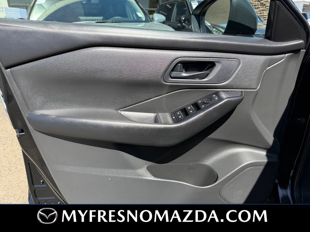 Used 2024 Nissan Rogue S FWD image 29