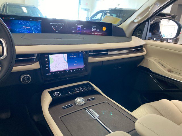 New 2027 Lincoln Navigator Premiere AWD/4WD image 16