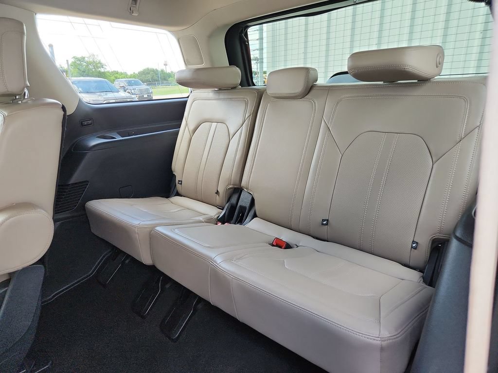 Used 2024 Ford Expedition Limited RWD image 16