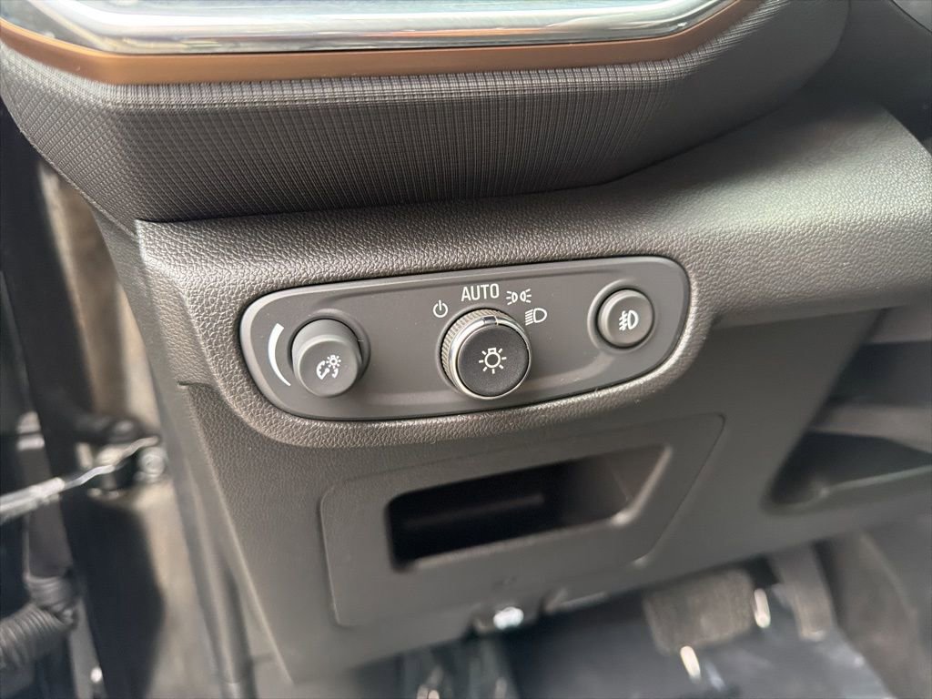 Used 2022 Chevrolet TrailBlazer ACTIV w/ Technology Package image 18