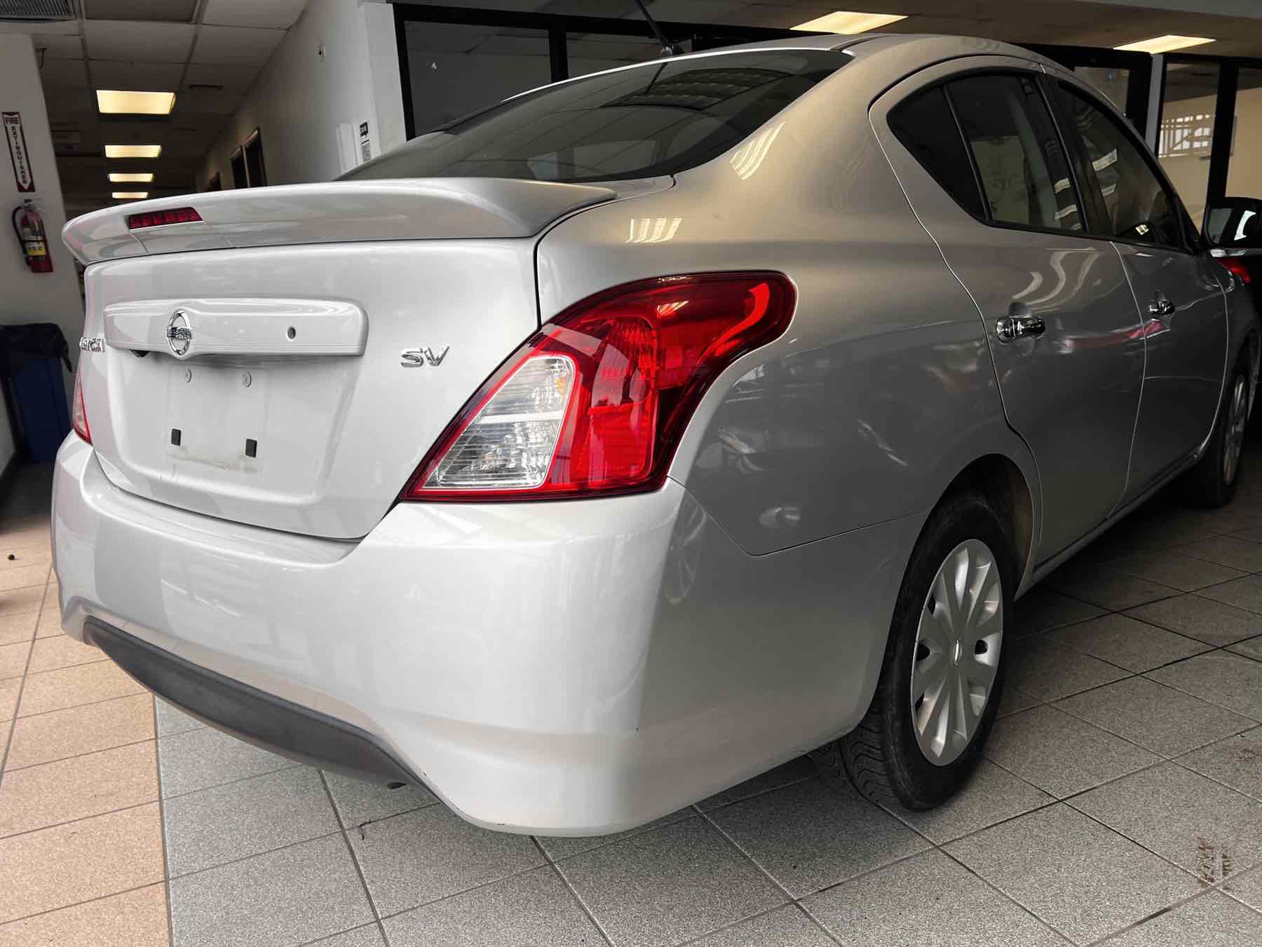 Used 2019 Nissan Versa SV image 5