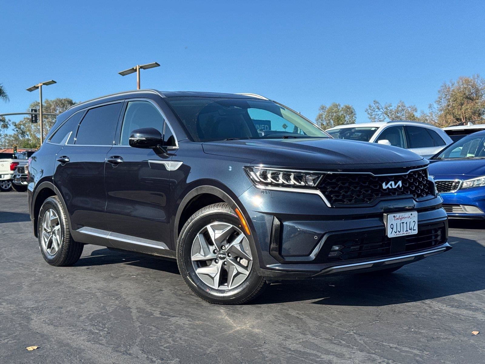 Used 2023 Kia Sorento EX FWD image 2