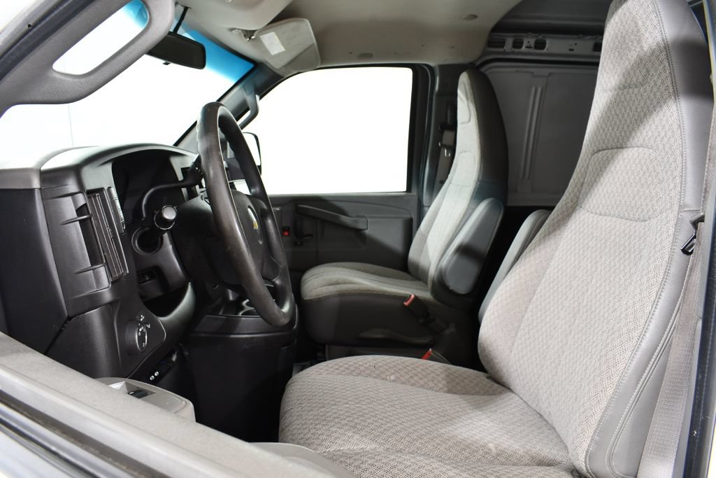 Used 2018 Chevrolet Express 2500 w/ Driver Convenience Package RWD image 6
