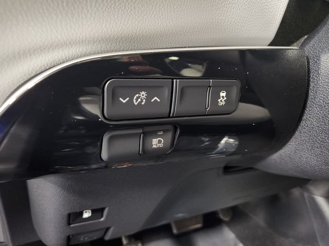 Used 2016 Toyota Prius Three Touring w/ Preferred Accessory Package FWD image 23