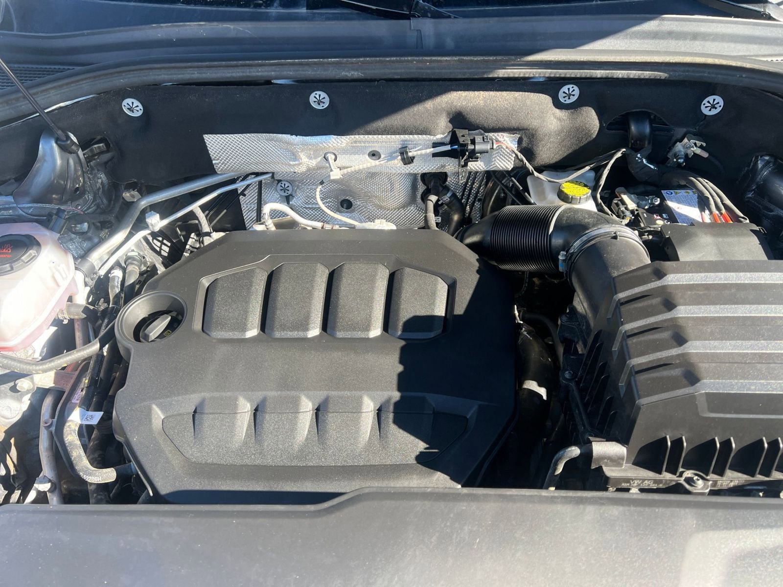 Used 2025 Volkswagen Atlas Cross Sport SE FWD image 32