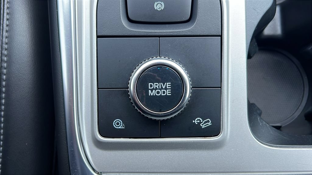 Used 2023 Ford Explorer XLT w/ Equipment Group 202A AWD/4WD image 25