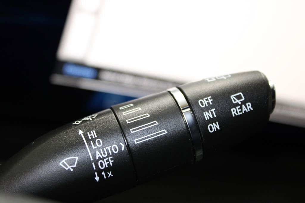 Used 2024 Cadillac XT4 Premium Luxury image 48