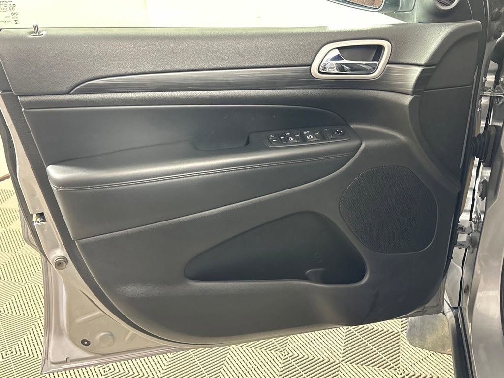 Used 2020 Jeep Grand Cherokee Laredo image 15