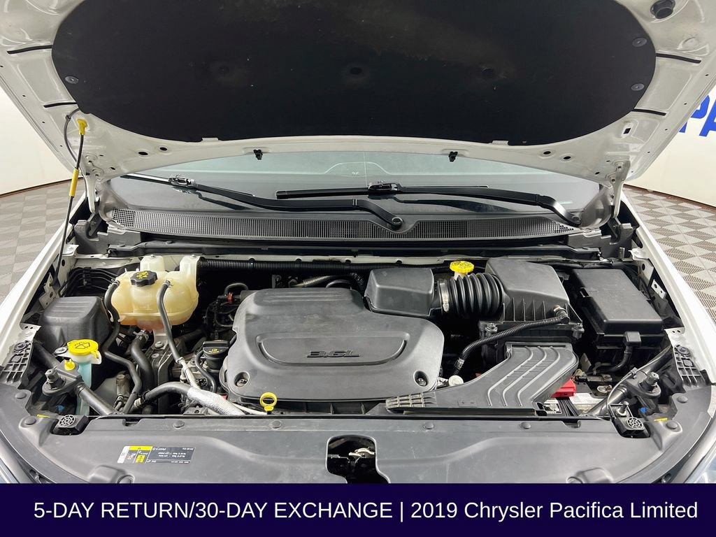 Used 2019 Chrysler Pacifica Limited w/ Advanced Safetytec Group FWD image 38