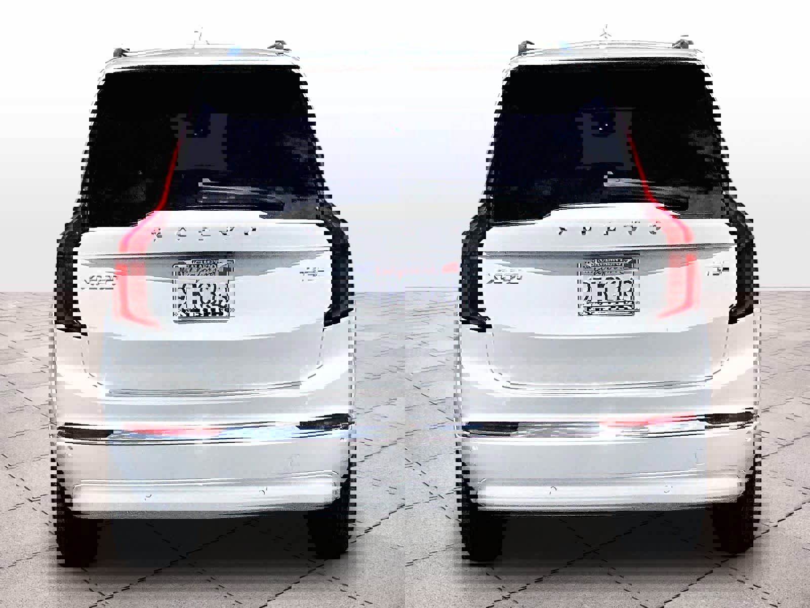 Used 2025 Volvo XC90 T8 Ultra w/ Protection Package Premier image 6