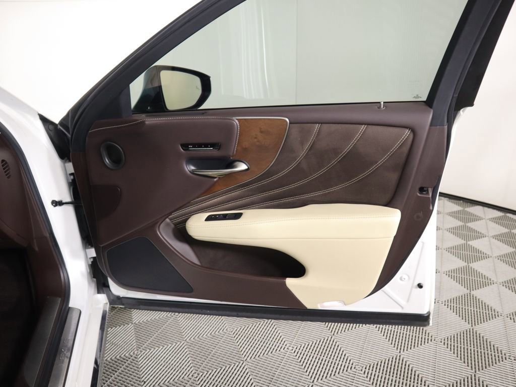 Used 2018 Lexus LS 500 w/ Accessory Package (Z2) image 26