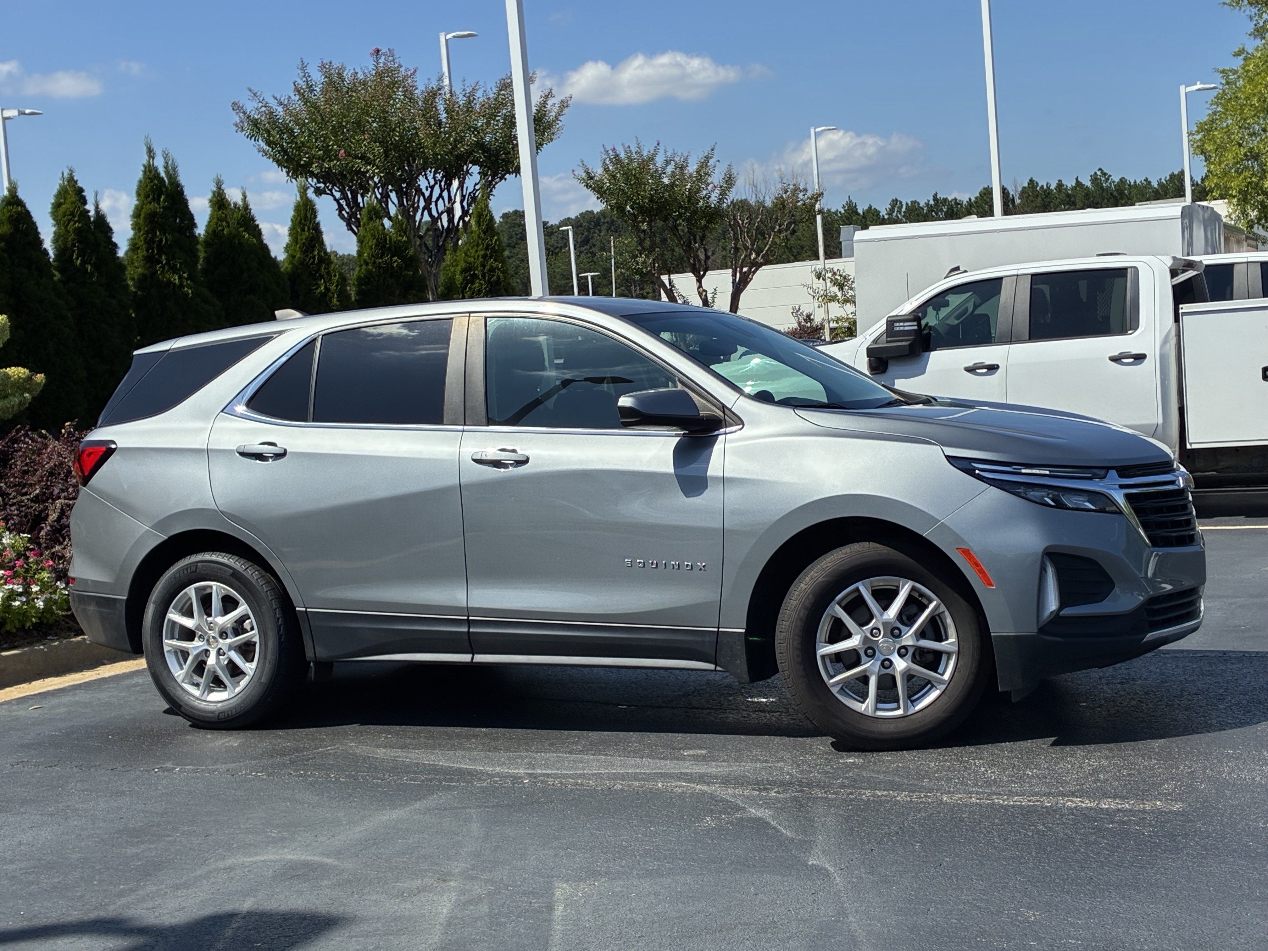 Used 2024 Chevrolet Equinox LT FWD image 3