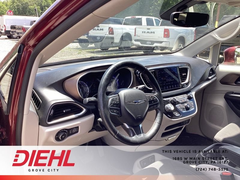 Used 2019 Chrysler Pacifica Touring Plus w/ Cold Weather Group FWD image 16