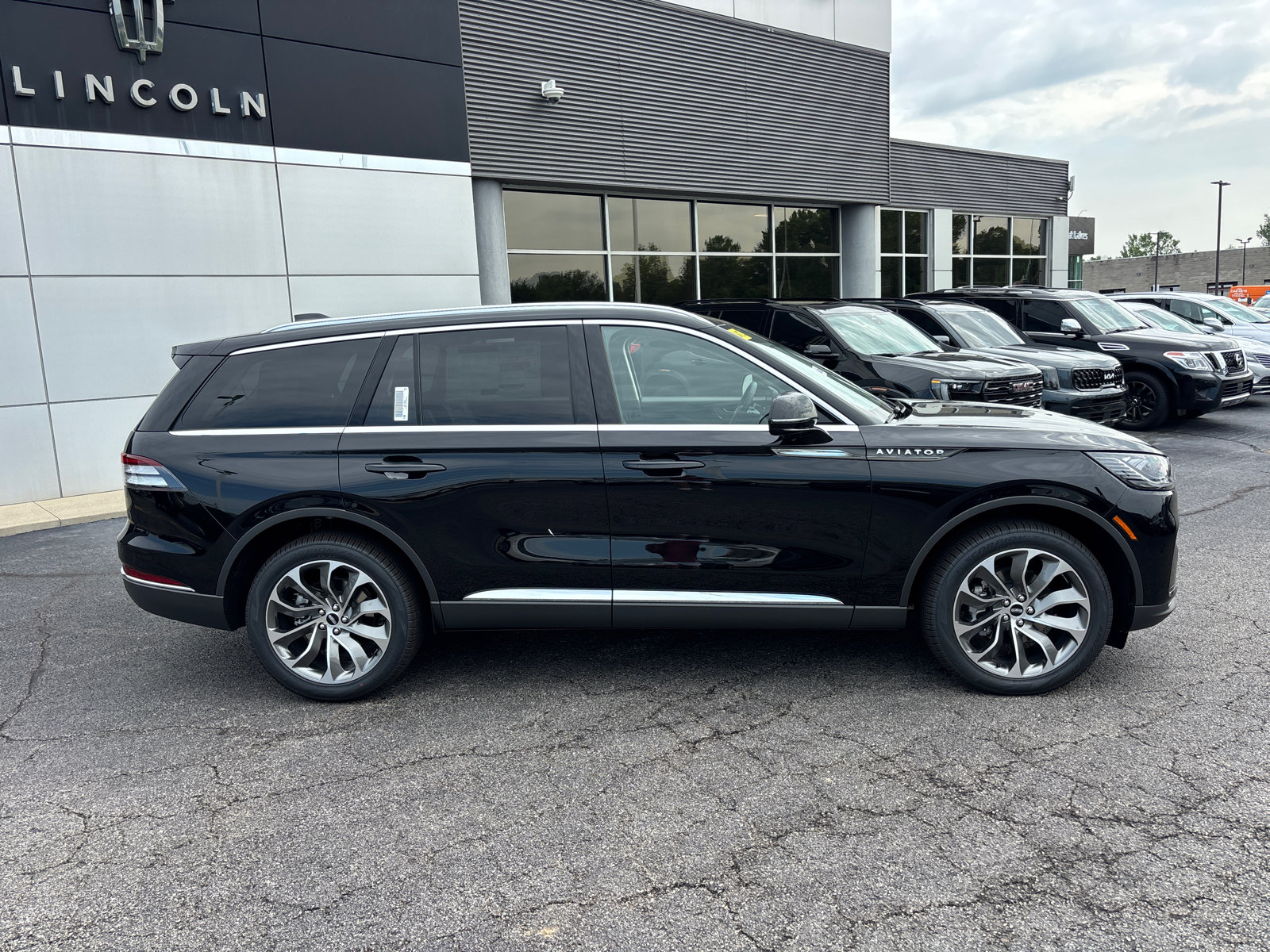 New 2026 Lincoln Aviator AWD image 8