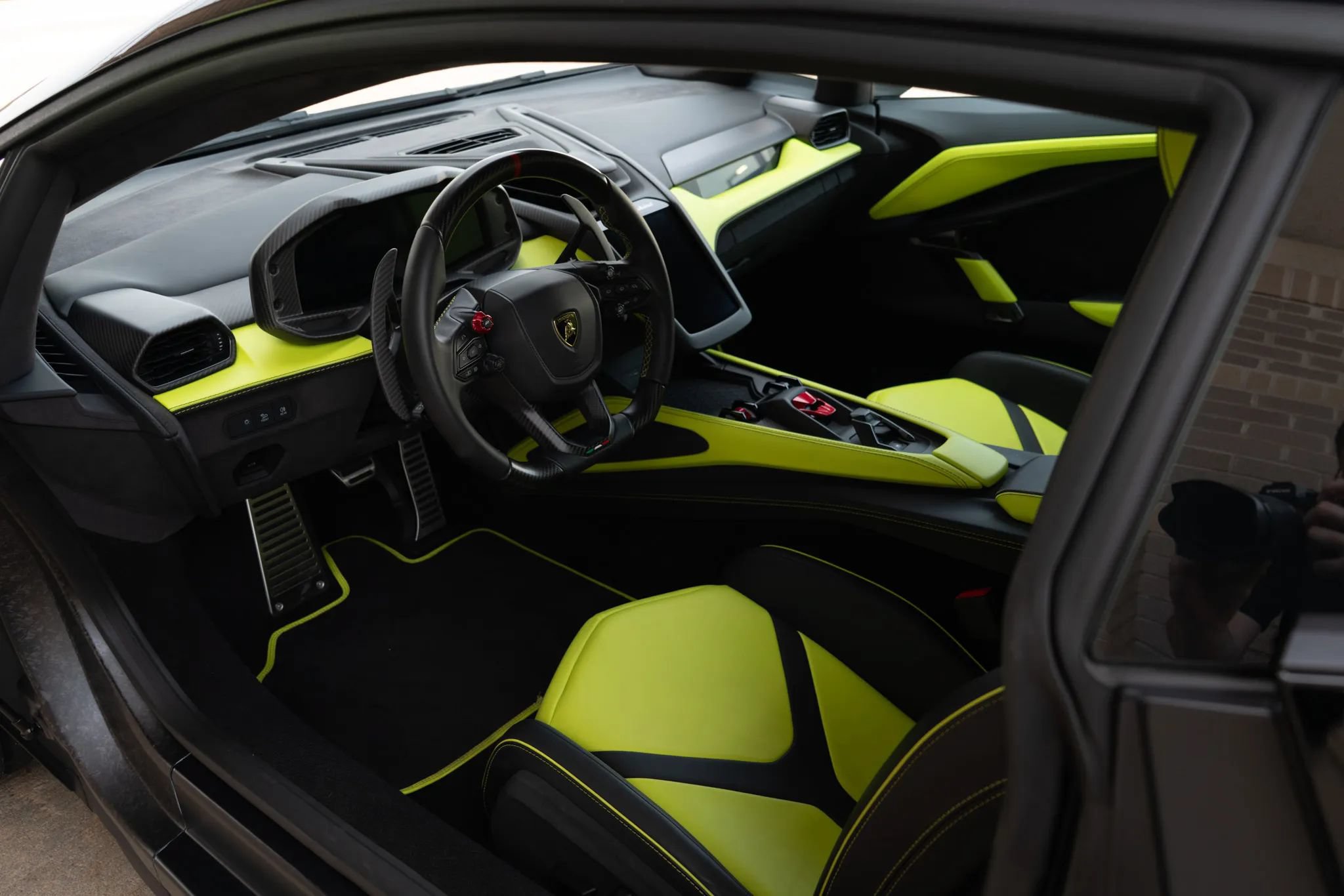 Used 2024 Lamborghini Revuelto AWD/4WD image 17