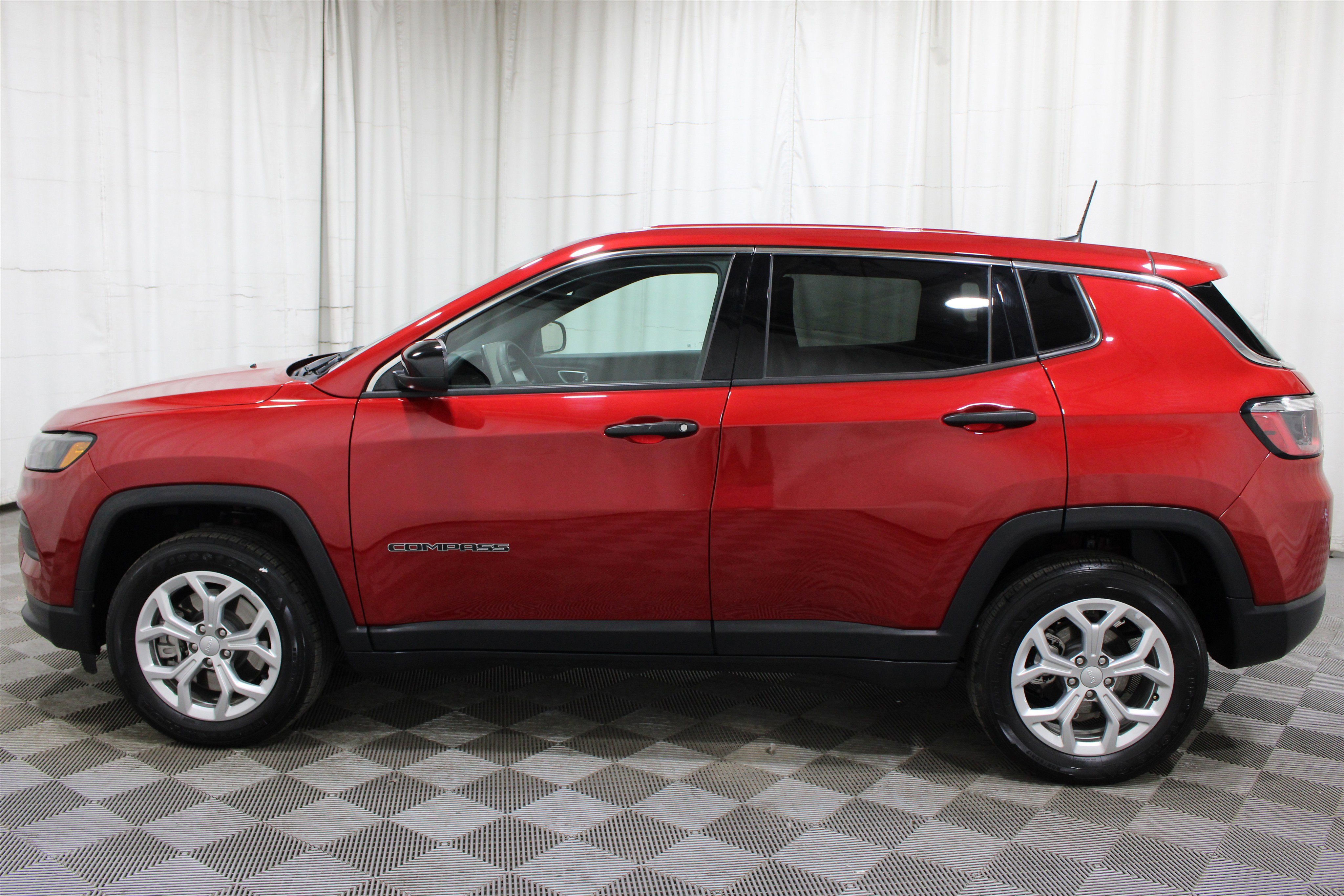 Used 2024 Jeep Compass Sport image 30