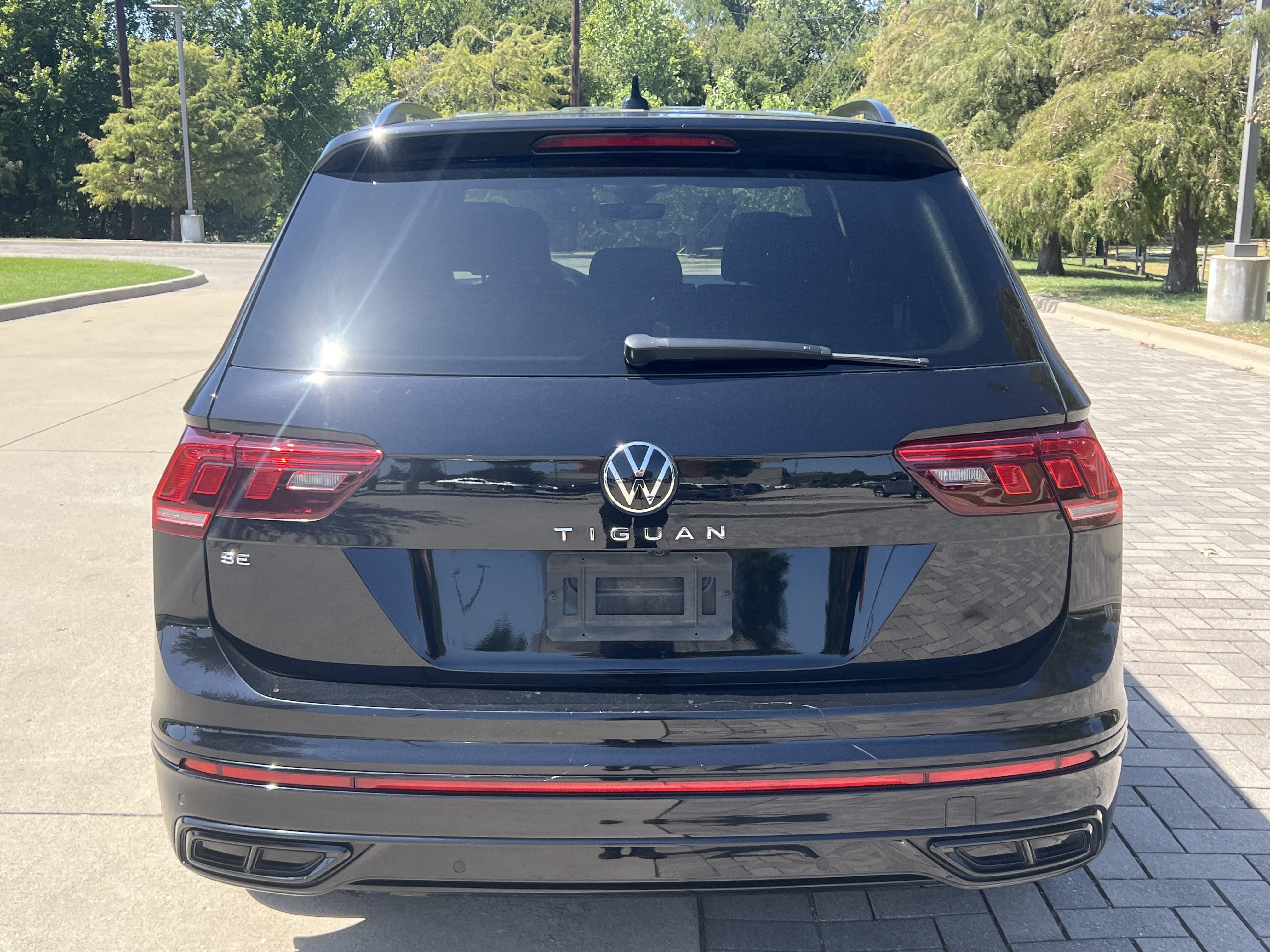 Used 2023 Volkswagen Tiguan SE R-Line FWD image 8