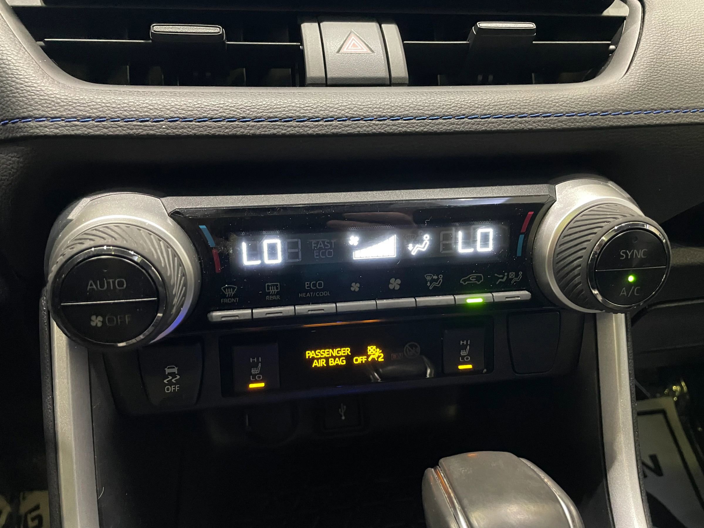 Used 2022 Toyota RAV4 SE w/ Convenience Package image 17