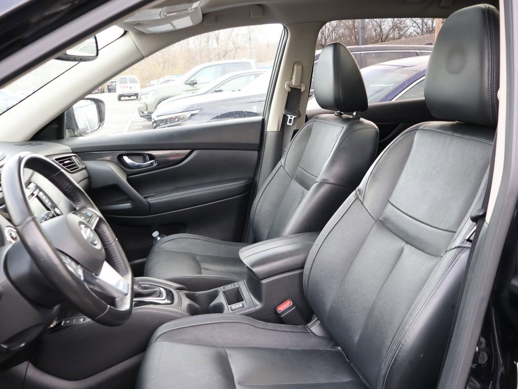 Used 2018 Nissan Rogue SL w/ Premium Package image 11
