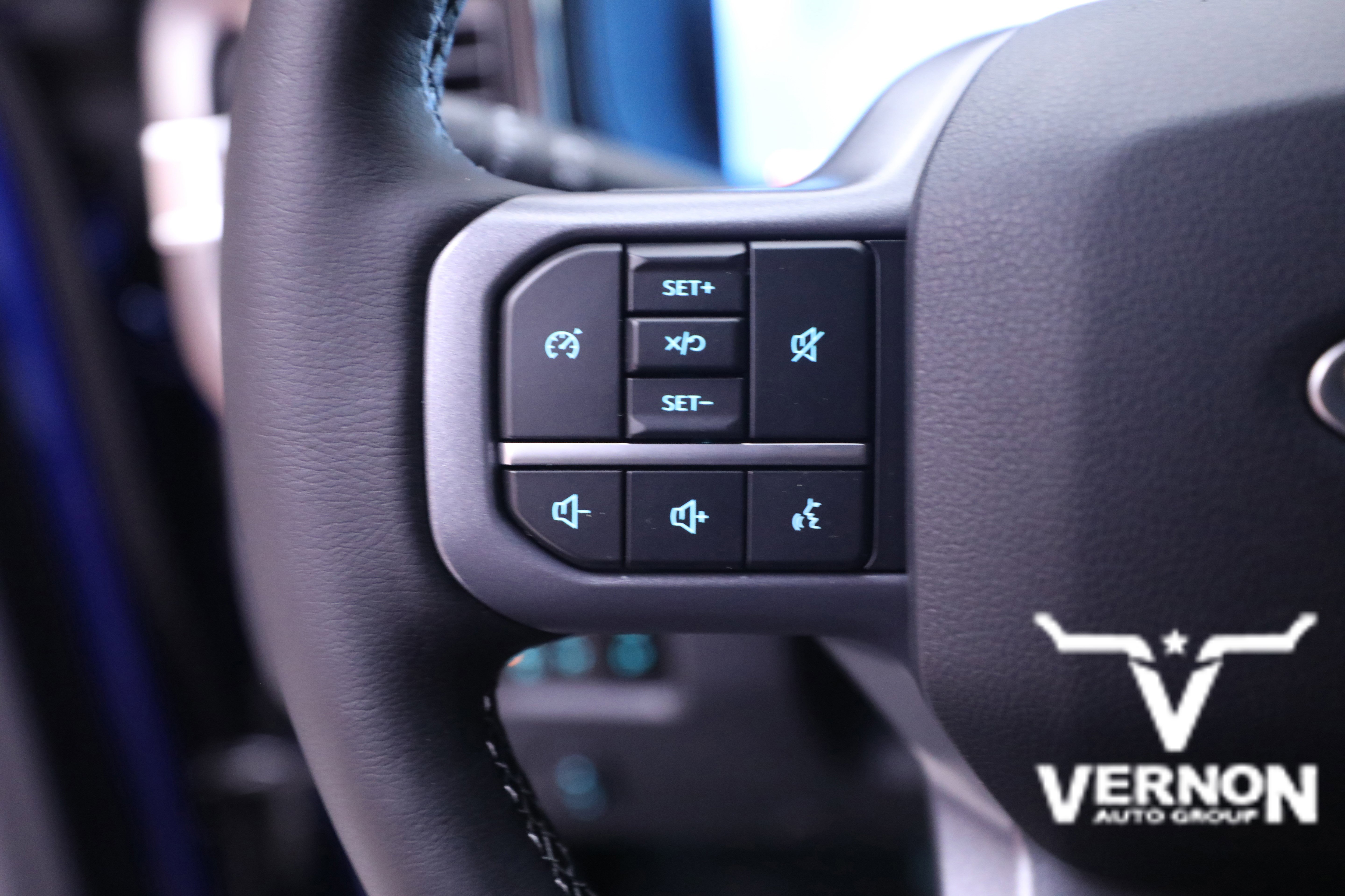 New 2026 Ford F250 Lariat w/ Black Appearance Package image 22