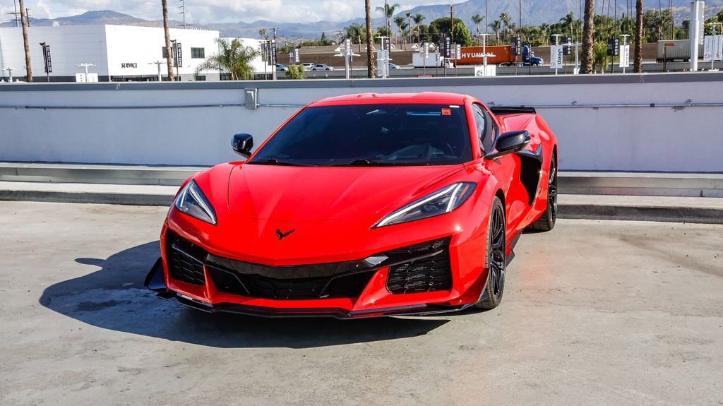 Used 2025 Chevrolet Corvette Z06 w/ Stealth Interior Trim Package RWD image 4