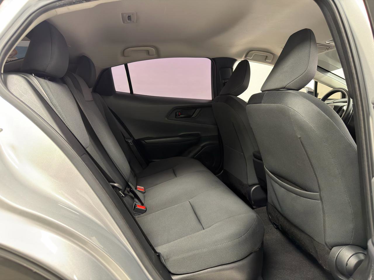 Used 2023 Toyota Prius LE AWD/4WD image 30