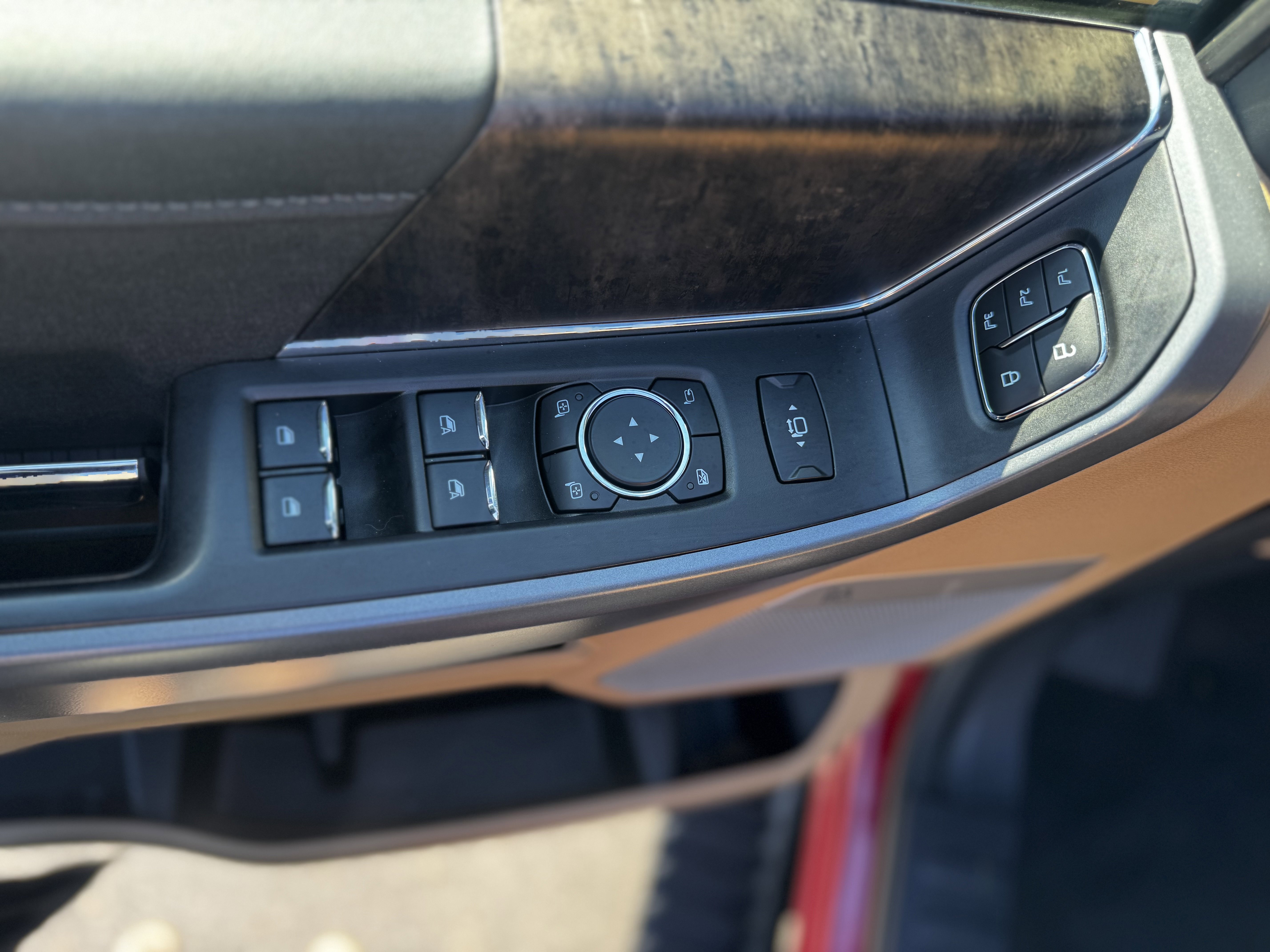 Used 2024 Ford F250 Lariat w/ Sport Appearance Package image 12