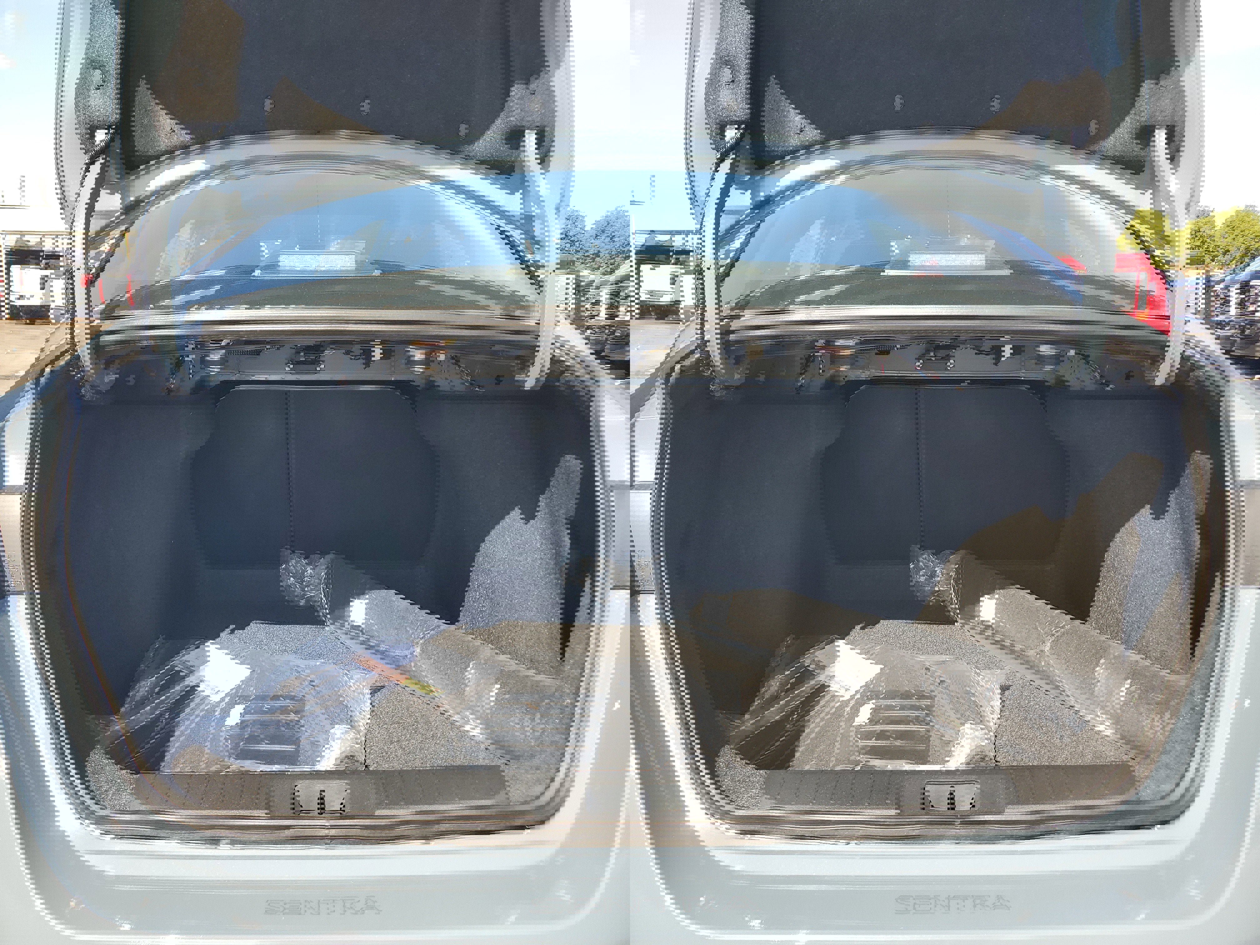 New 2025 Nissan Sentra SR w/ Midnight Edition image 9