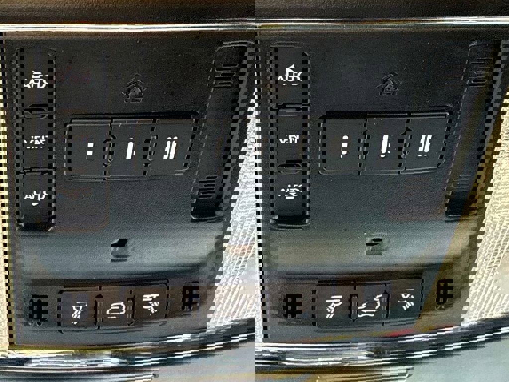 Certified 2022 Jeep Grand Cherokee Laredo X image 37