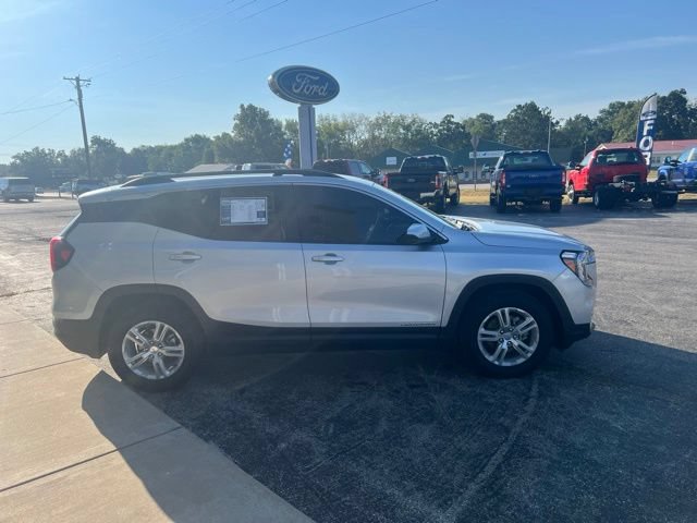 Used 2022 GMC Terrain SLE w/ Driver Convenience Package FWD image 4