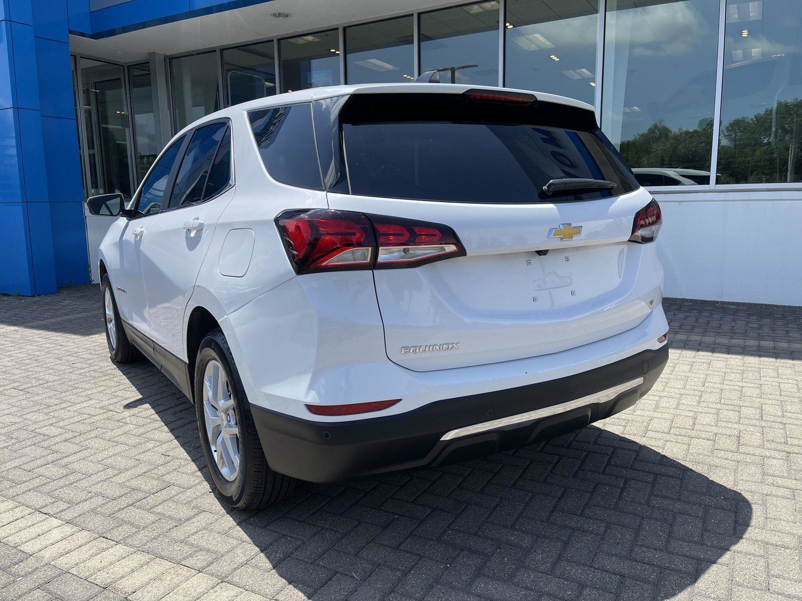 Used 2024 Chevrolet Equinox LT w/ LPO, Floor Liner Package FWD image 3