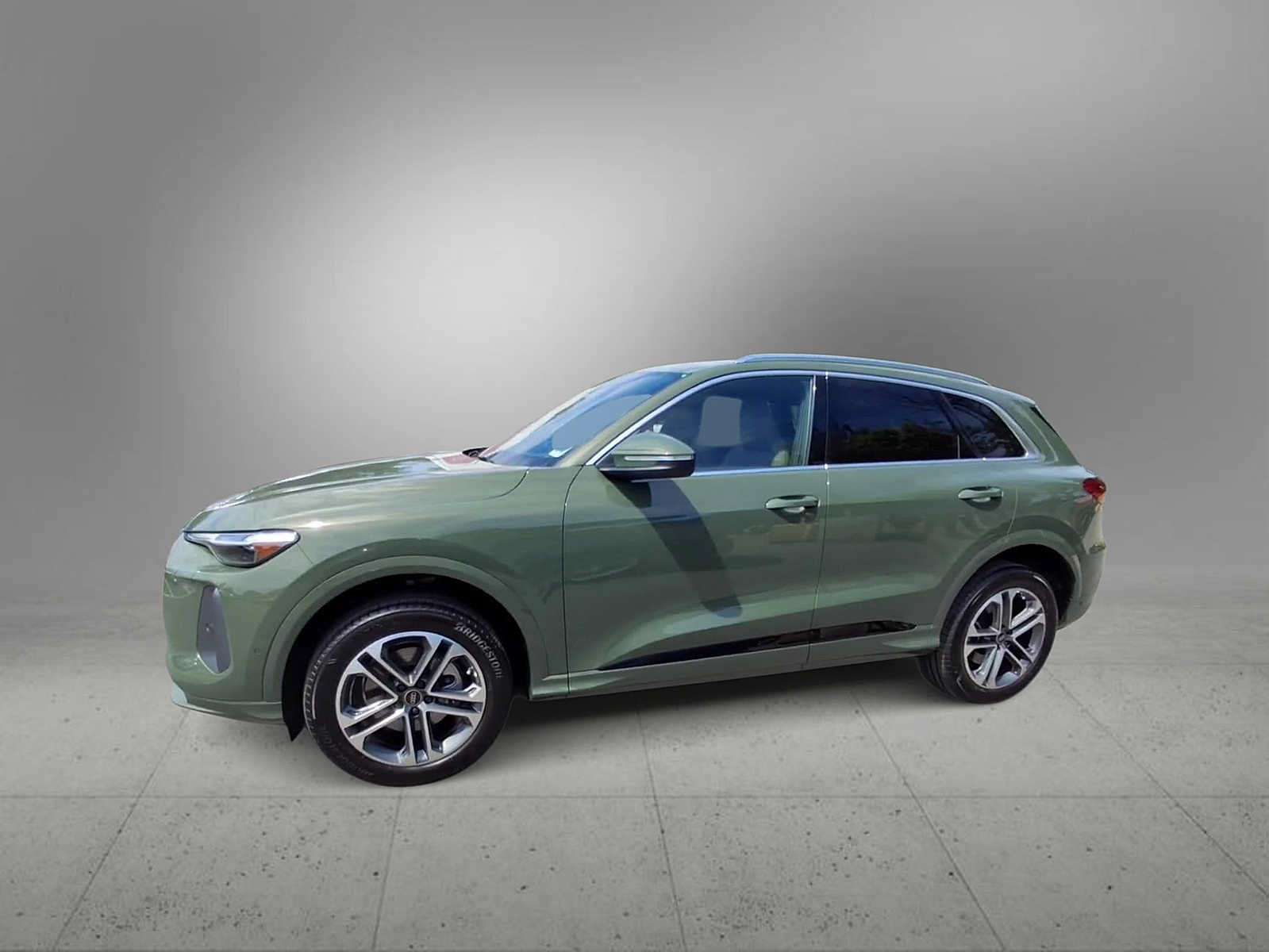 Used 2025 Audi Q5 Premium w/ Premium Plus AWD/4WD image 4