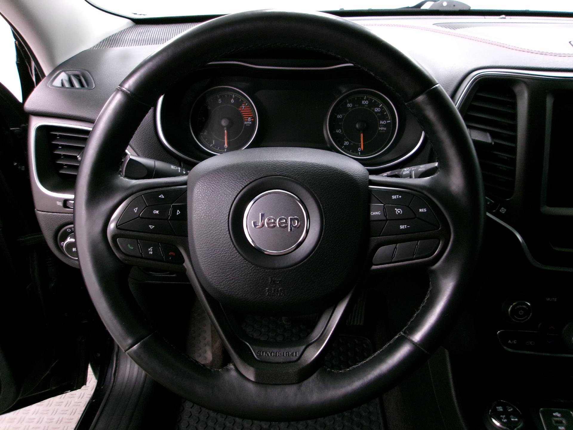 Used 2019 Jeep Cherokee Trailhawk w/ Cold Weather Group image 6