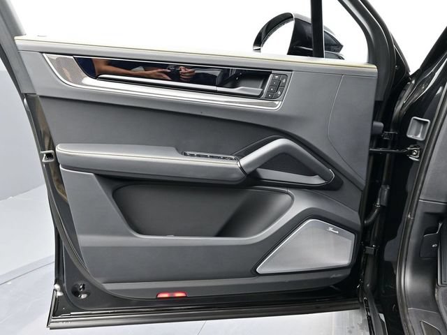 New 2026 Porsche Cayenne Turbo AWD/4WD image 7