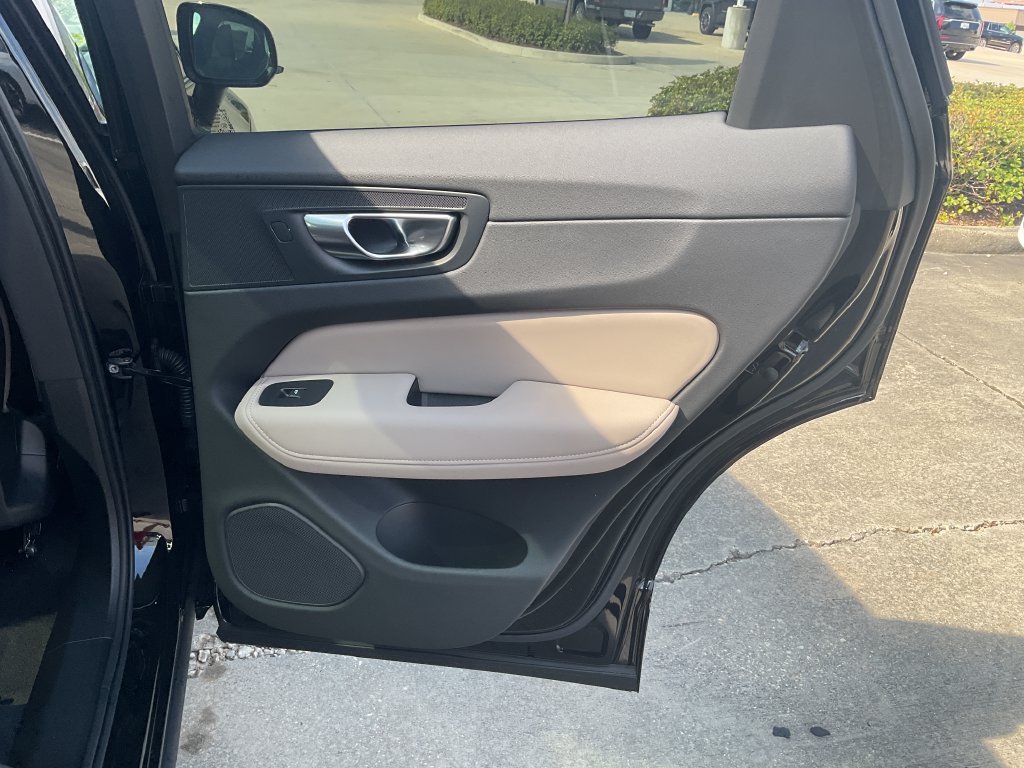 New 2027 Volvo XC60 B5 Plus AWD/4WD image 15